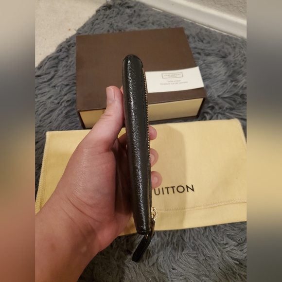 Louis Vuitton Monogram Empreinte key pouch in black - Picture 16 of 16